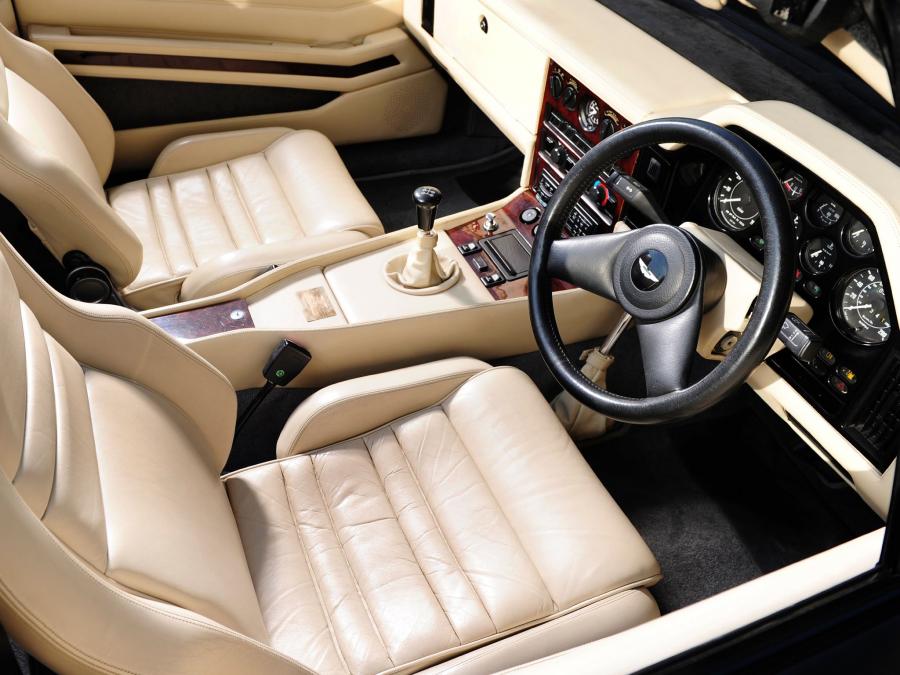 Интерьер Aston Martin V8 Volante Zagato 1988 года  (UK) (фото 5 из 20)